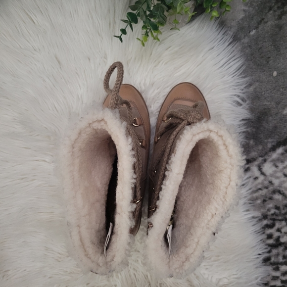 Authentic Michael Kors genuine Sheep Fur Leather Wedge Boot size 8.5 - Picture 8 of 12